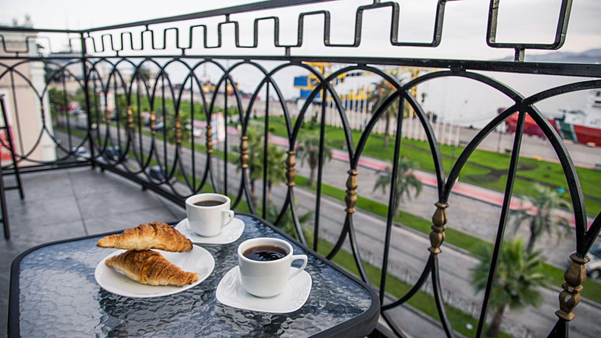 The Admiral Hotel Batumi Ngoại thất bức ảnh